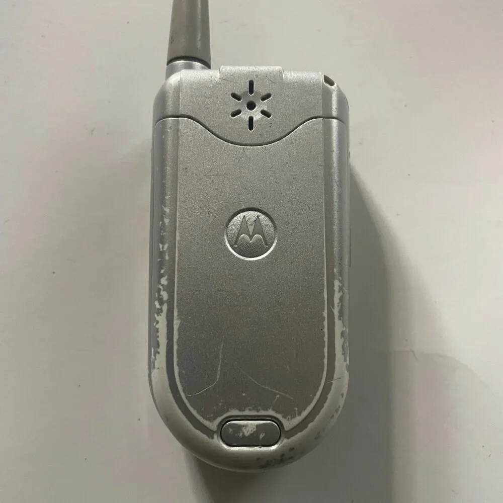 Motorola Vintage V180 Flip Phones (2-Phones).